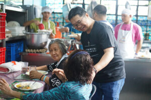 Priest who opposed drug war among Magsaysay winners thumbnail