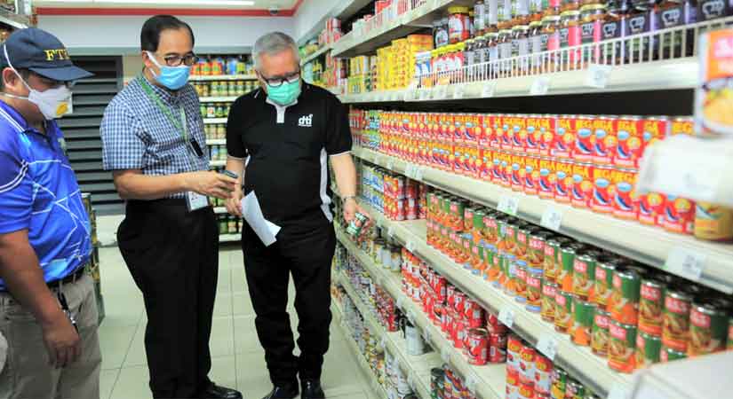 face masks supermarket coronavirus