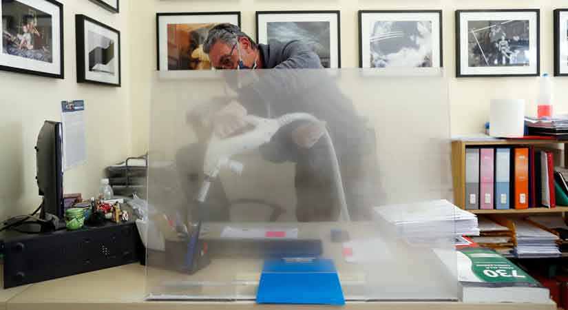 worker Italy coronavirus