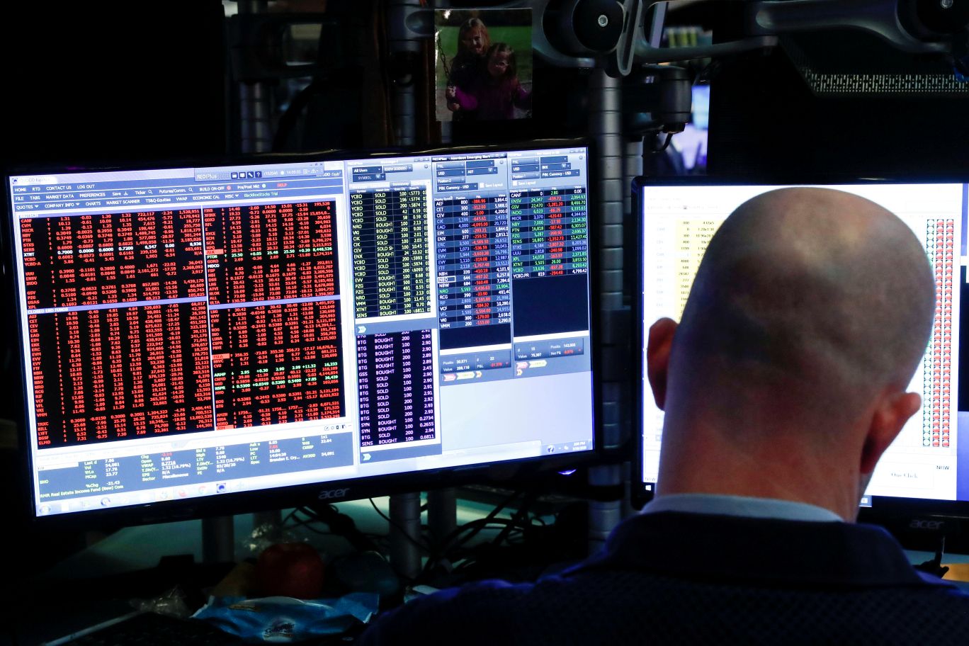 Pandemic propels old-school bond traders towards an ...