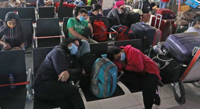 stranded-passenger-philstar