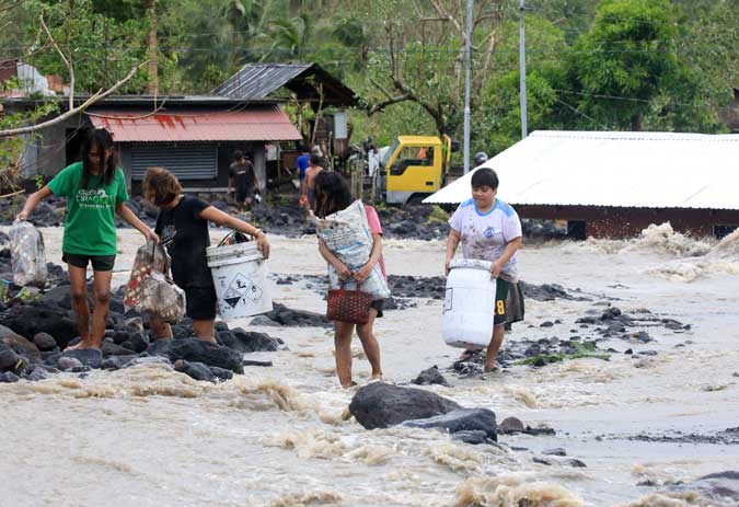 flood-typhoon-Rolly1