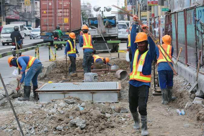 Infrastructure-road-construction-worker