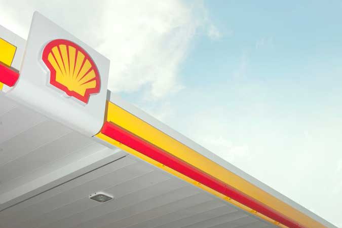 Shell-pecten-logo-on-refueling-station