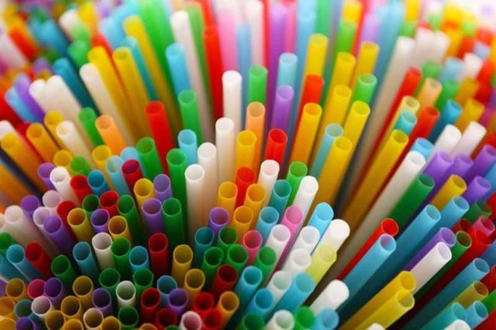 plastic-straw-0202320