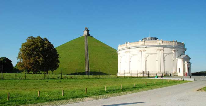 1280px-Belgique_-_Brabant_wallon_-_Panorama_de_la_bataille_de_Waterloo_-_03