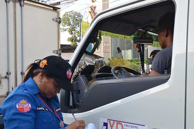 Light-truck-EDSA-MMDAGOVPH