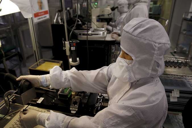 worker-electronics-manufacturing