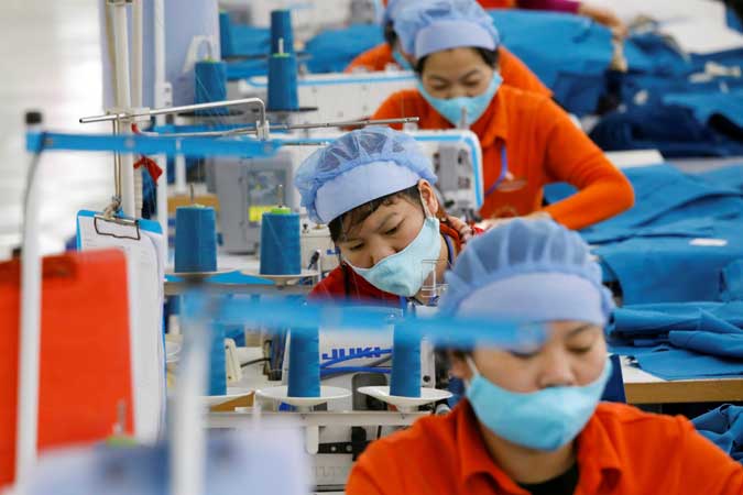Vietnamn-manufacturing-factory-worker