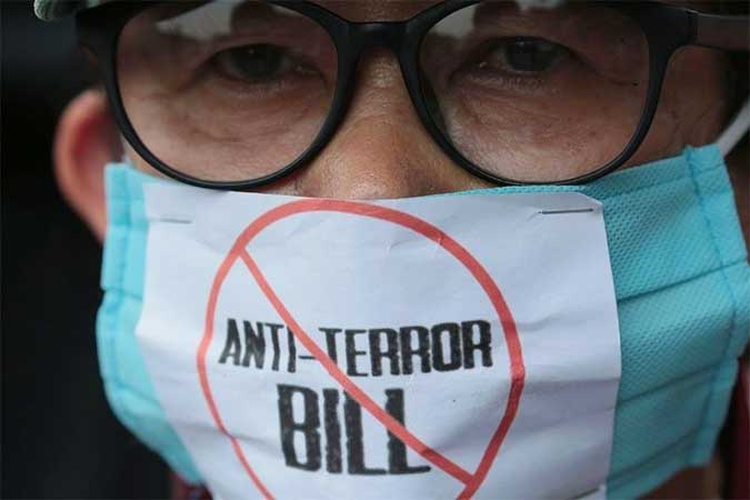 anti-terror-mask-PHILSTARFILE-MVARCAS