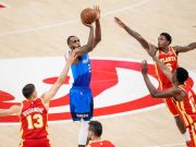 Khris Middleton, Bucks stop Hawks with big 4th quarter