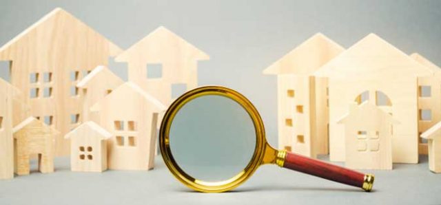 magnifying-glass-wooden-houses