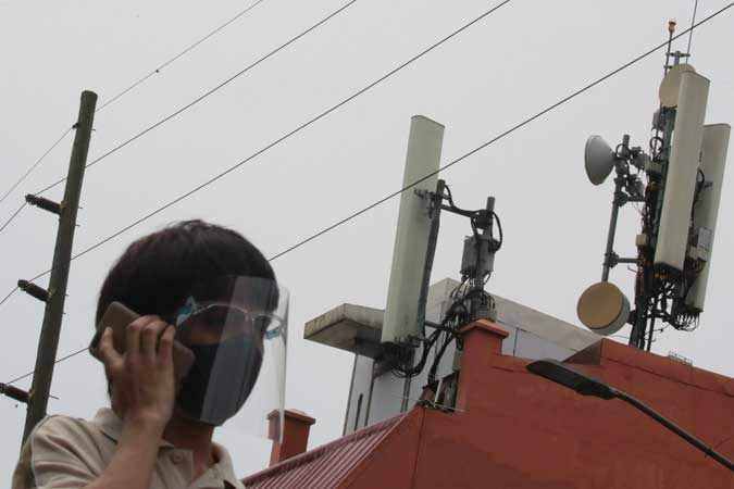 telco-antenna-mobile-phone