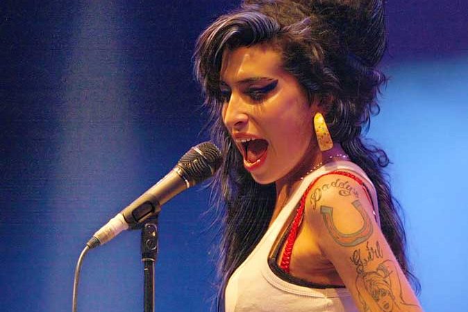 800px-Amy_Winehouse_f4962007_crop