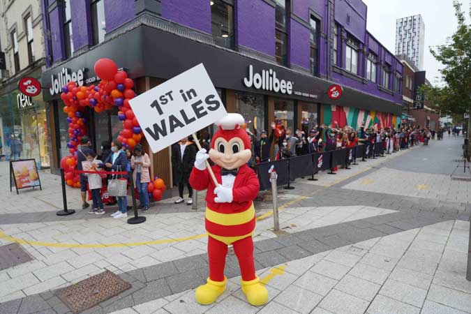 First-Jollibee-in-Wales-scaled