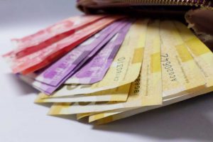 Peso extends slide on trade war fears