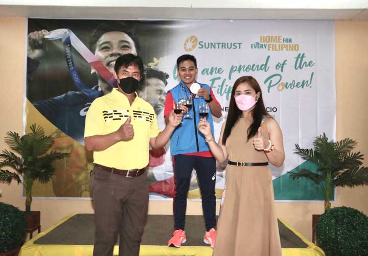 Nesthy-with-Atty.-Harry-Paltongan-and-Mayor-Gemma-Lubigan-of-Trece-Martires-City