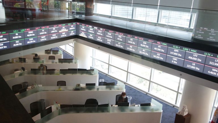 Stocks climb as World Bank keeps GDP forecasts