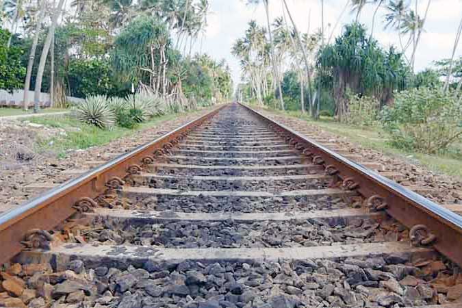 rail-road-tracks-052019