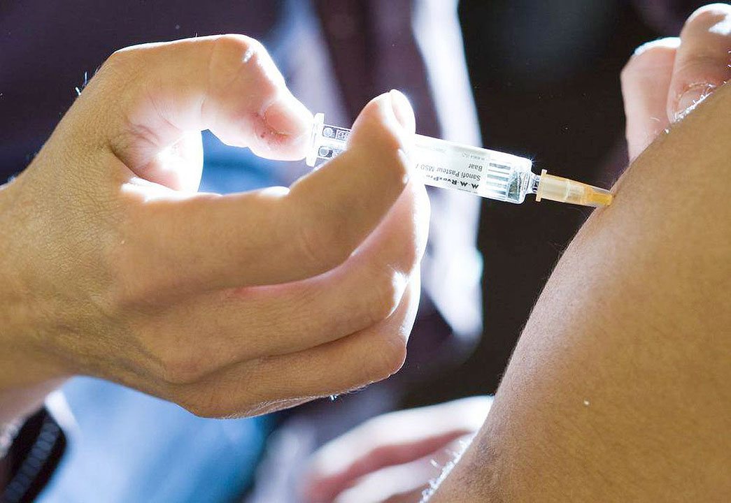 vaccine-syringe