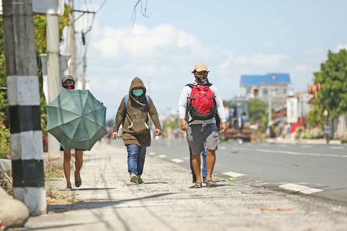 workers-PHILSTAR-WALTERBOLLOZOS