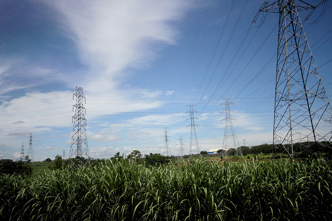 Electric-pylon-Transmission-lines-bukidnon02-20151112-BWFILE-LSDavalJr