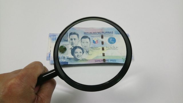 Peso-bill-magnifying-glass