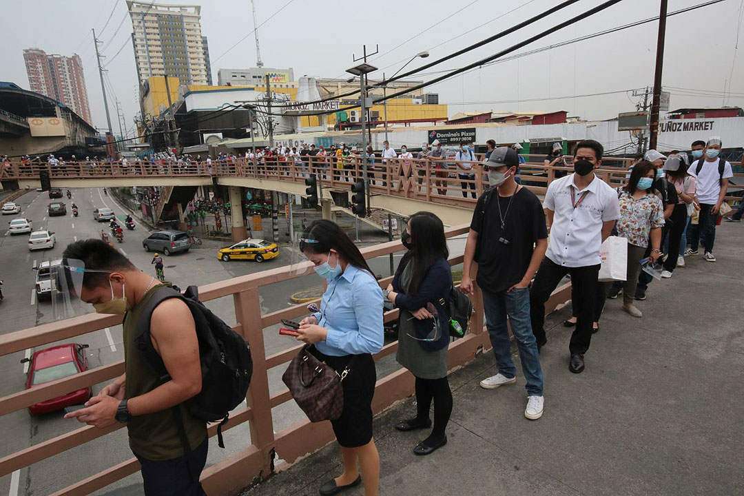 commuters-09022021-PHILSTAR-MICHAELVARCAS