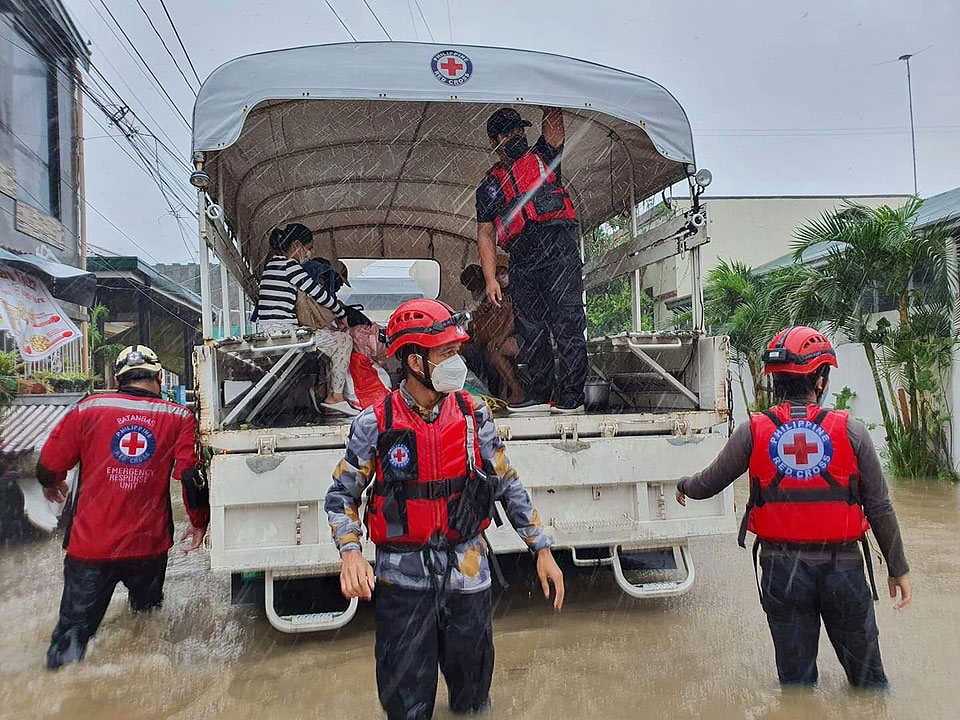 red-cross-responsders-@PHILREDCROSS-TWITTER-ACCOUNT