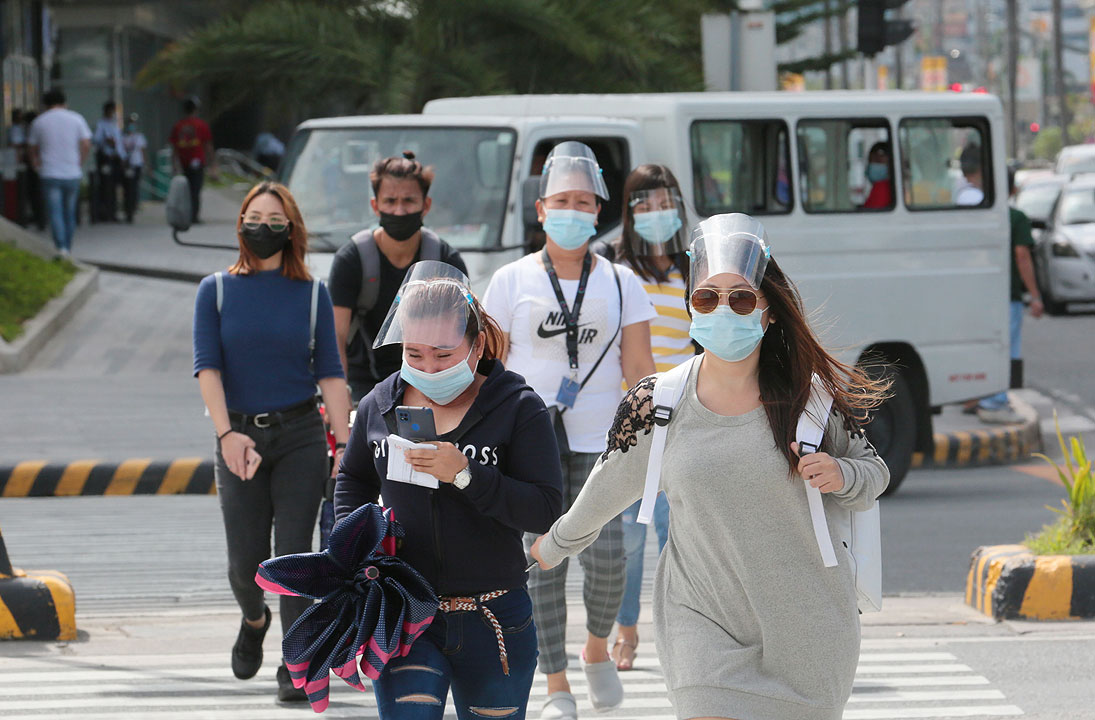 face-mask-commuters