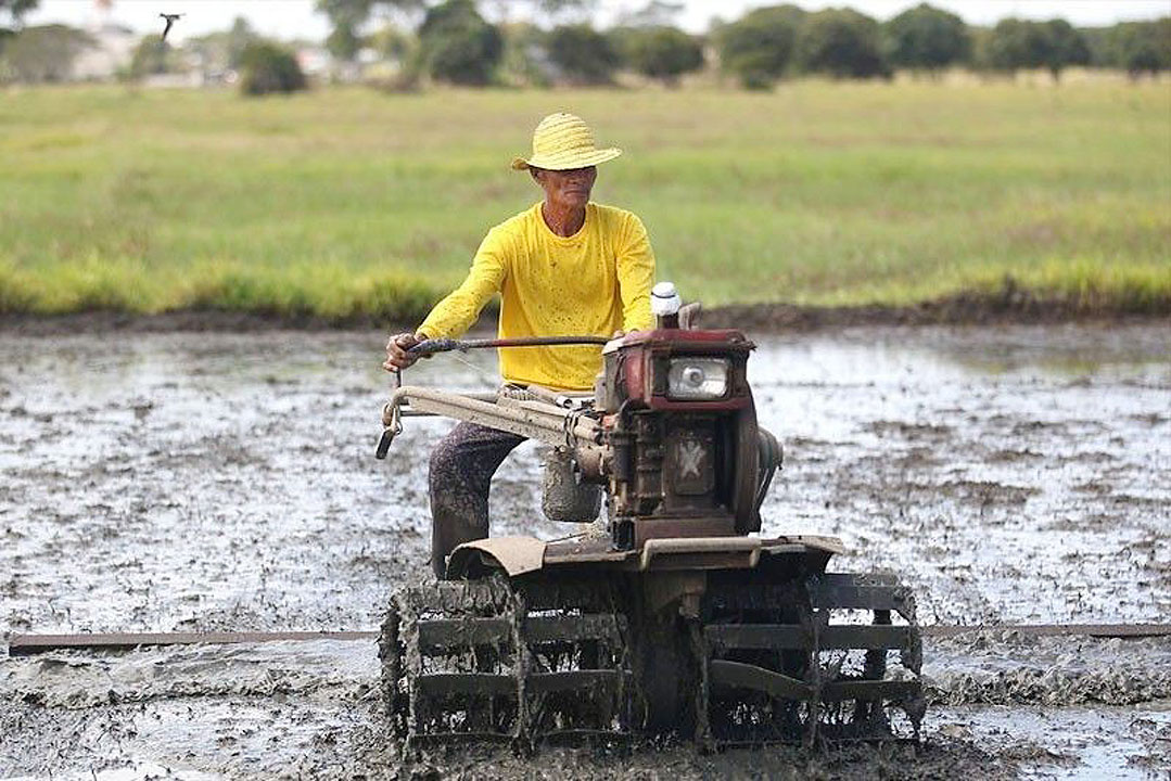 farmer-tractor