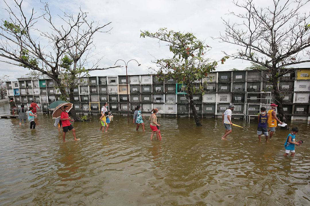 flood-cemetery