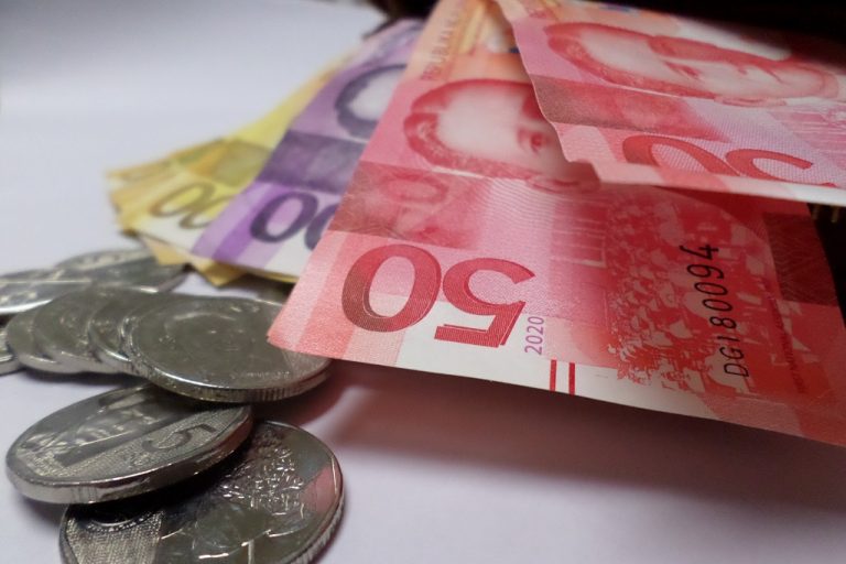 Peso rises vs dollar on GIR data