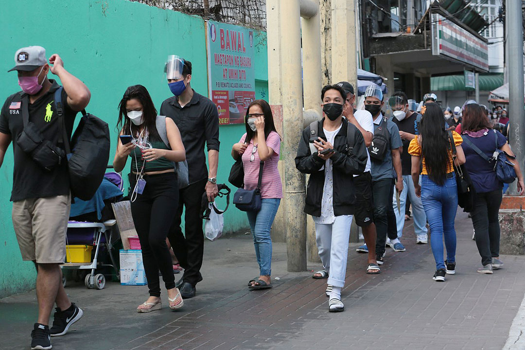 2-Commuters-Caloocan-PHILSTAR-MICHAELVARCAS