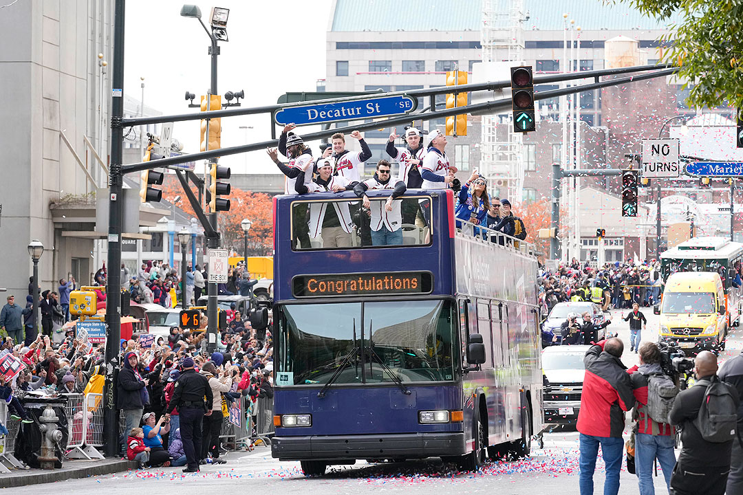 braves-parade