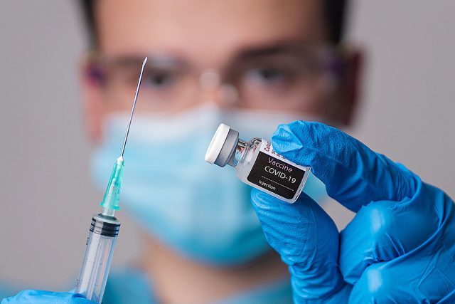 healthcare-worker-covid-vaccine