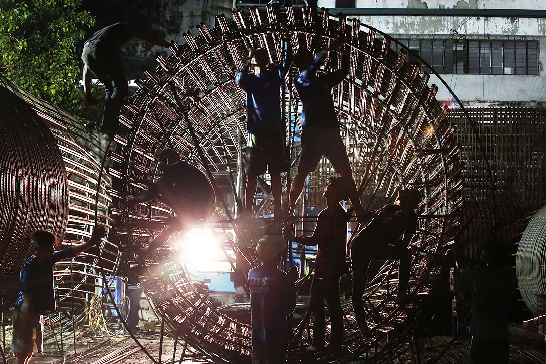 steel-construction-workers-infra