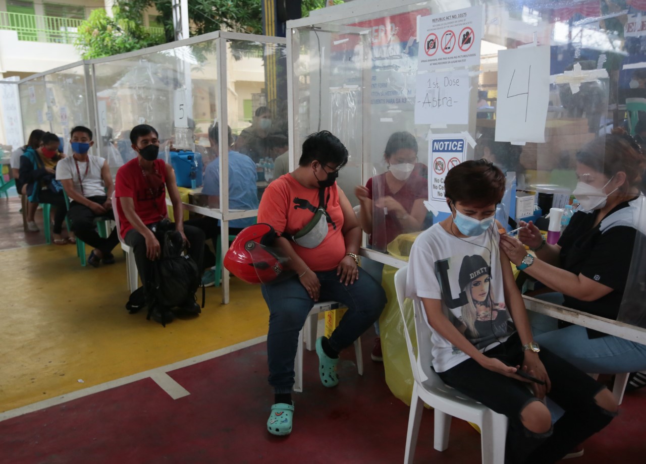 2-Vaccination-Pinyahan-20211128-PHILSTAR-MICHAEL VARCAS