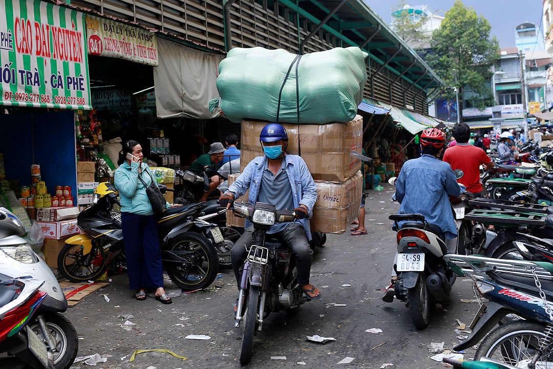 Vietnam-delivery-rider