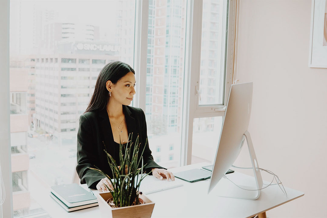 women-office-worker