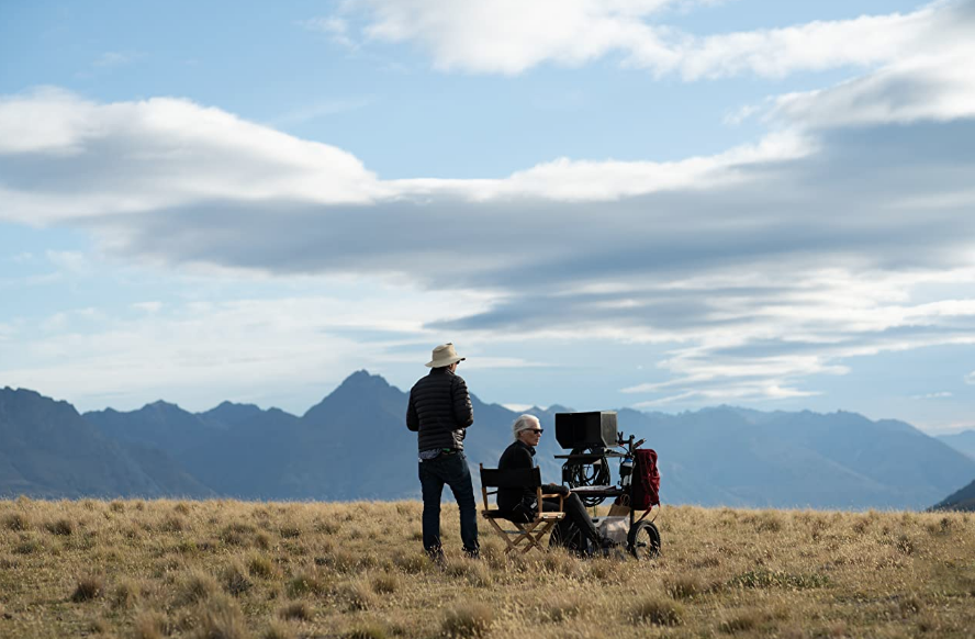 Jane Campion and Phil Jones in The Power of the Dog (2021)