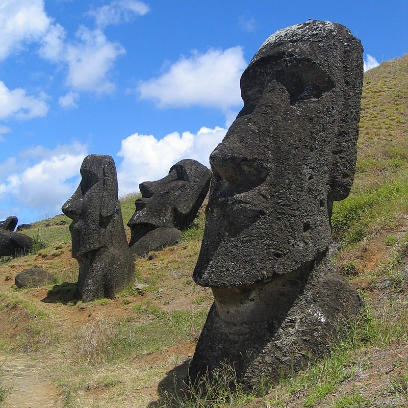 Moai_Rano_raraku