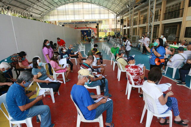 Seniors-vaccination-PHILSTAR-FILE-MICHAEL-VARCAS