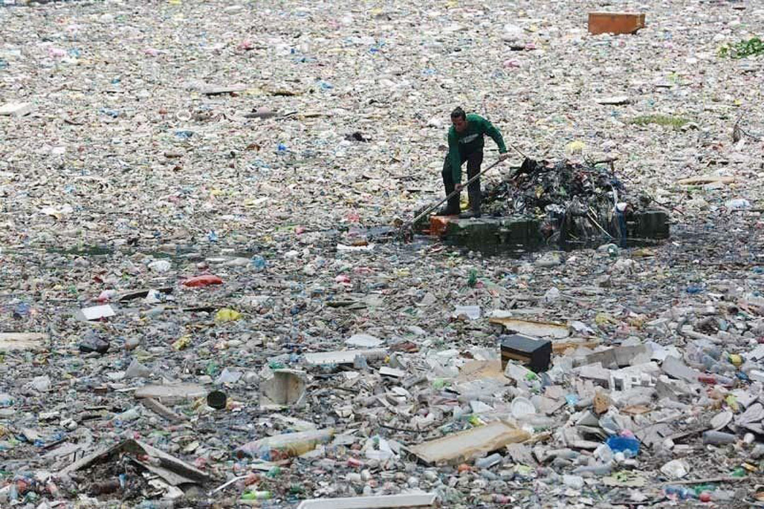 plastic-water-pollution-trash