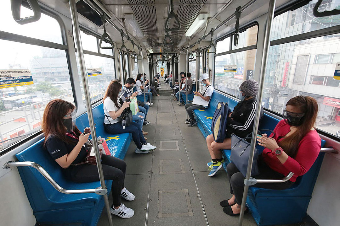 MRT-passenger-face-mask