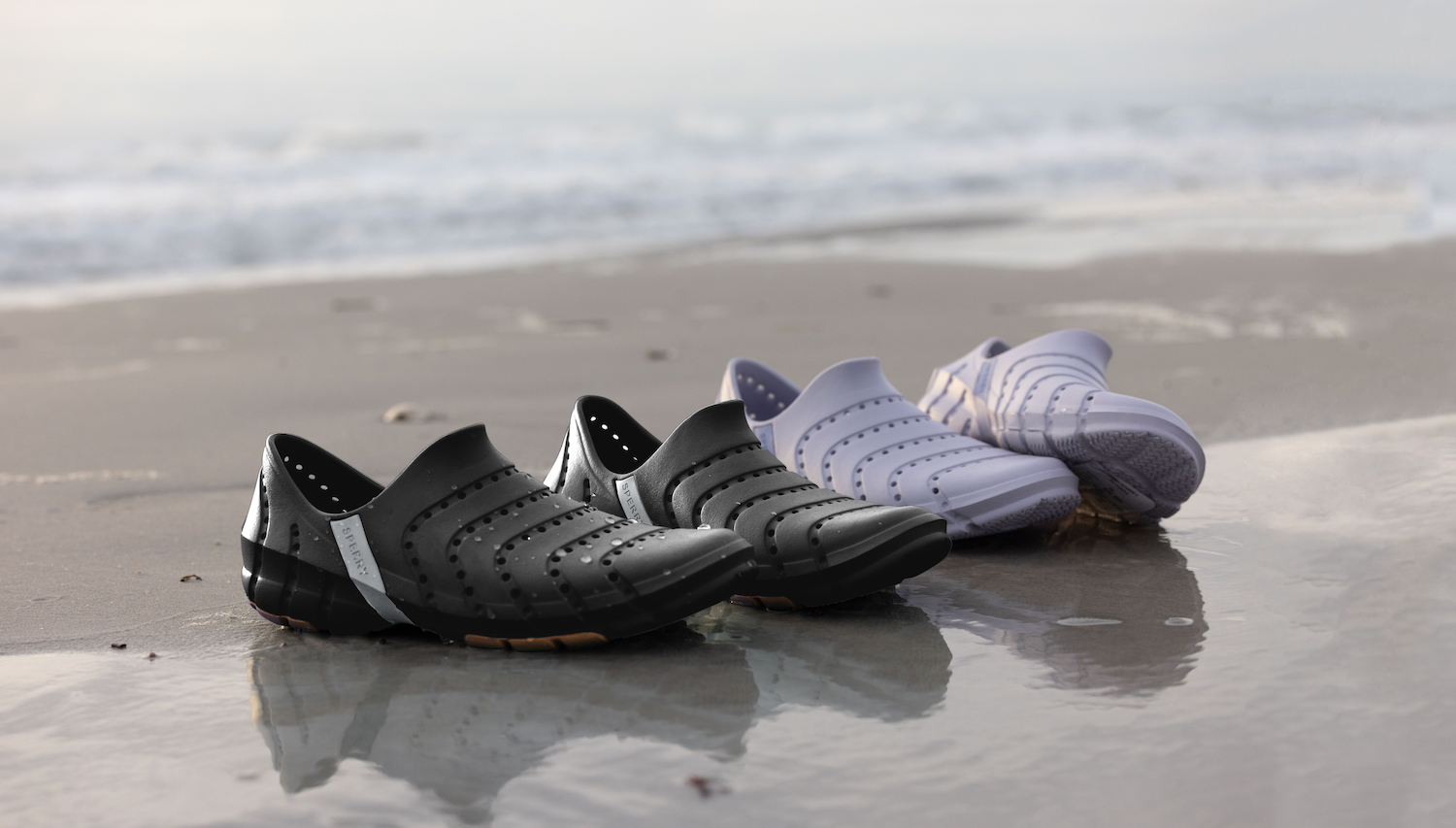 Sperry hotsell beach shoes