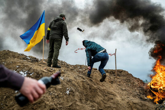 Ukraine insists on territorial integrity as talks loom