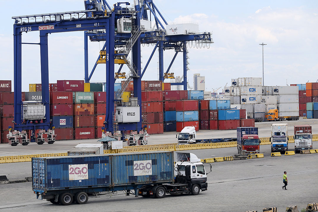 container-van-port-2