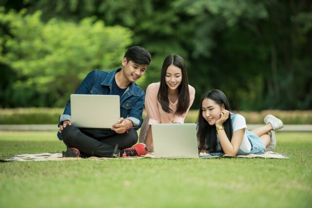 students-group-work