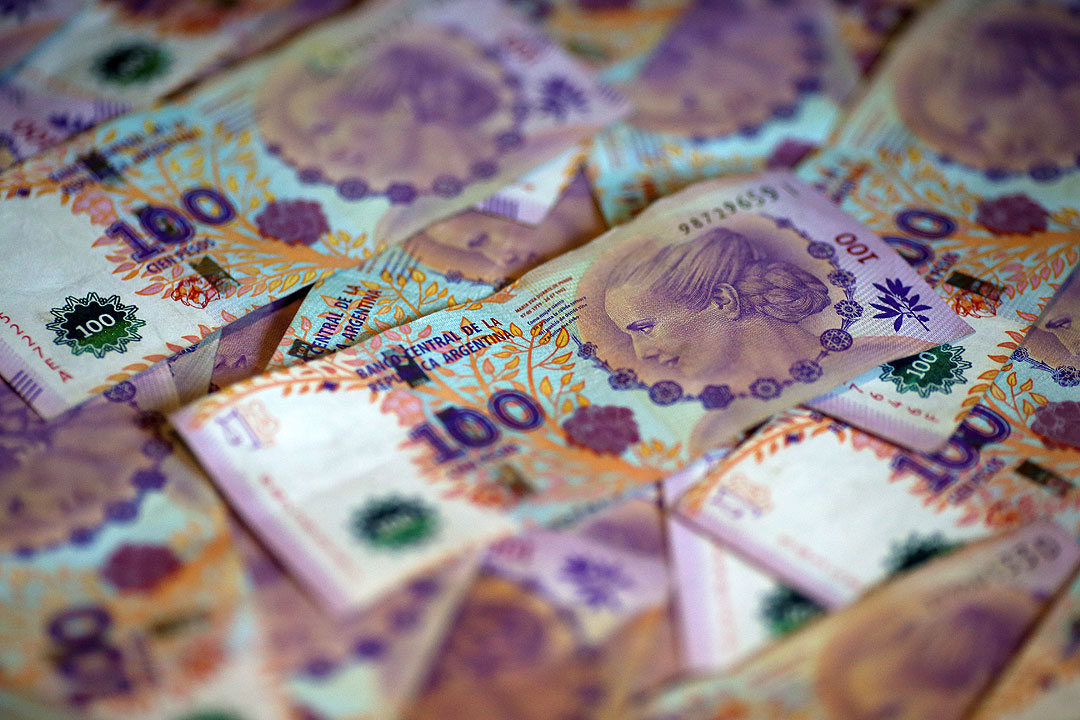 Argentine one hundred peso bills